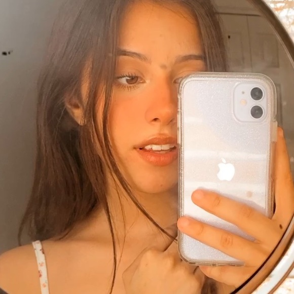 Meet your Posher, Renata - Picture 1 of 1